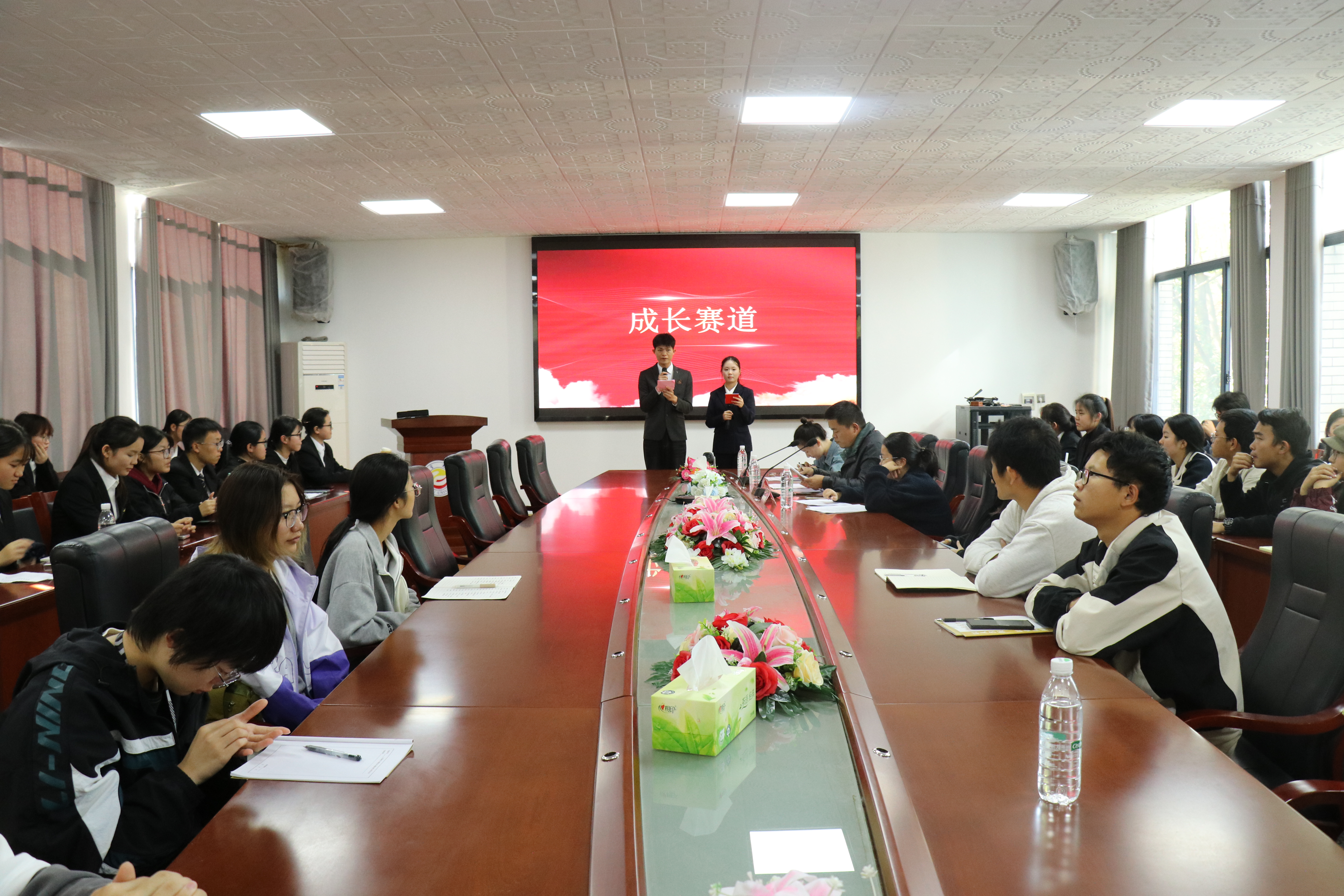 图为比赛现场.JPG